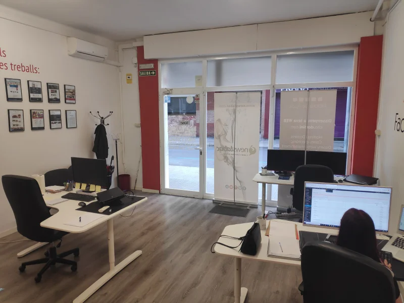 Equipo trabajando en colaboración